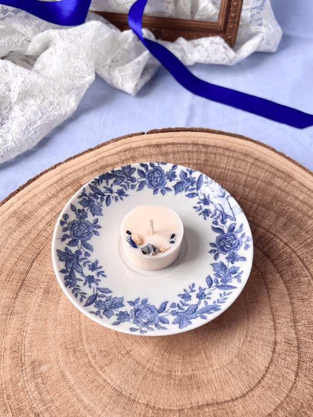 💙 Sous tasse - en porcelaine "frise fleurie bleue"