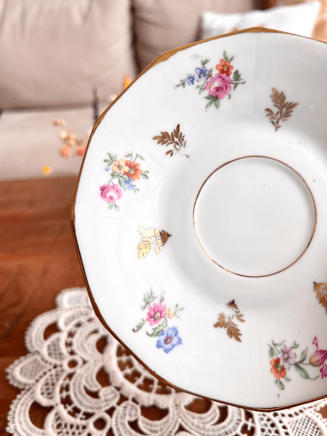 ✨ Sous tasse - en porcelaine "bouquets et feuilles d'or"