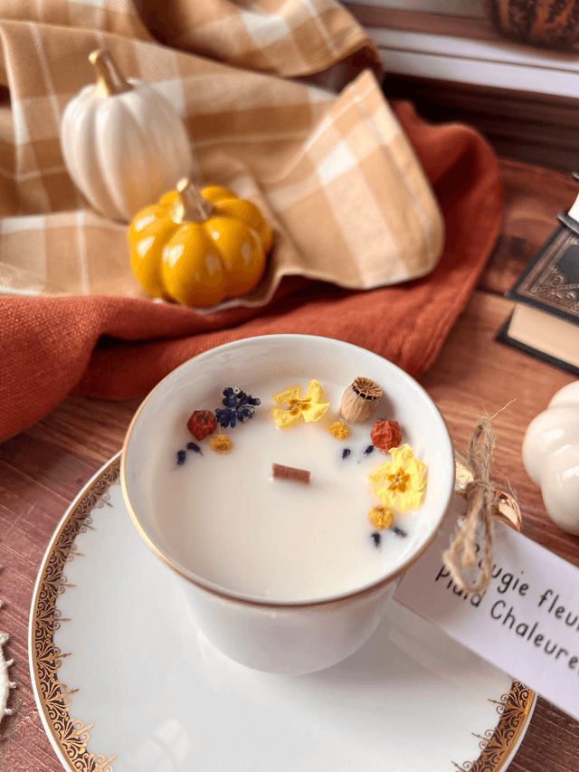 🍁 Bougie Plaid chaleureux - tasse à café "frise or et liseré noir" avec sous-tasse