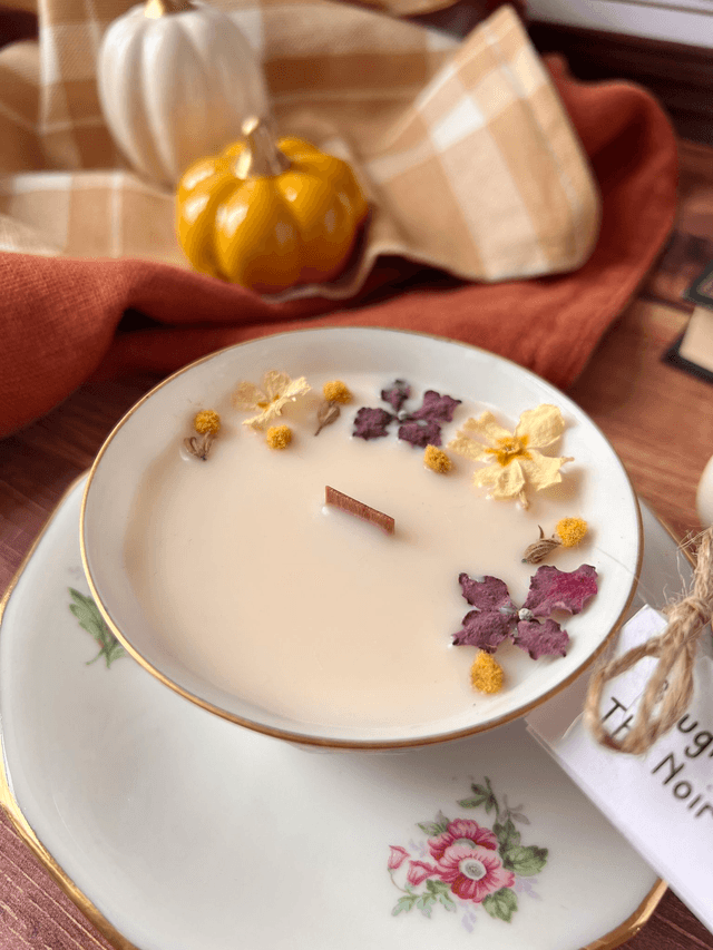 🍁 Bougie Thé noir vanille - tasse à thé "bouquet d'automne" avec sous-tasse