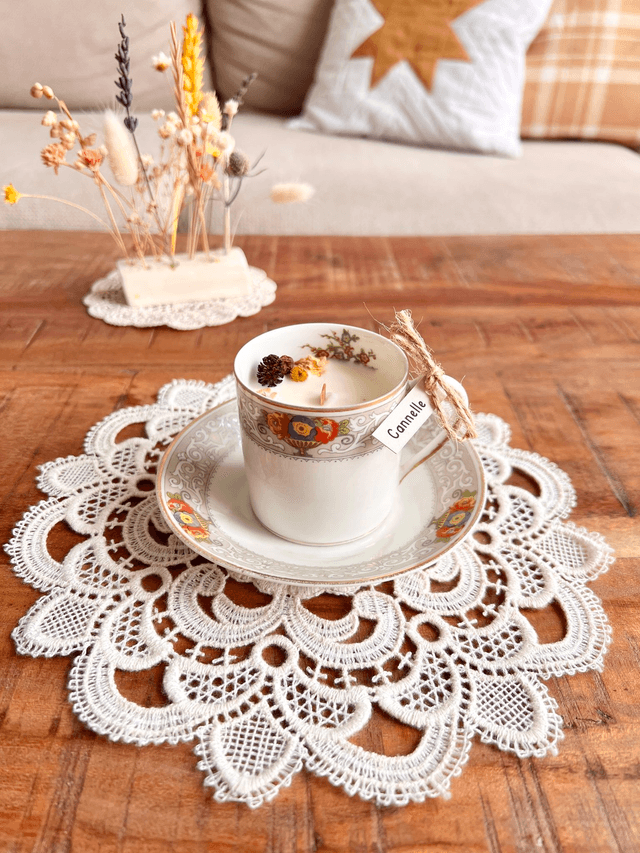 ✨ Bougie Cannelle - tasse à café "arabesques" avec sous-tasse