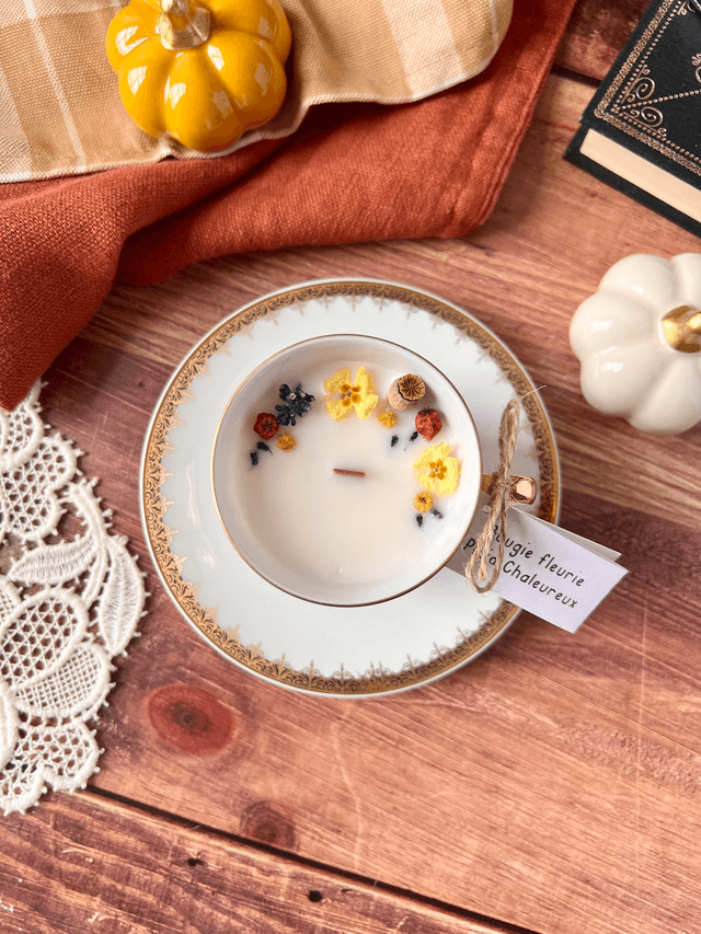 🍁 Bougie Plaid chaleureux - tasse à café "frise or et liseré noir" avec sous-tasse
