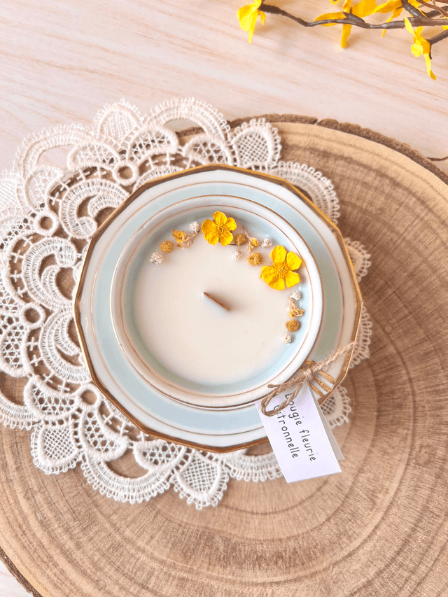 🌼 Bougie Citronnelle - tasse à thé "bouquets et liseré bleu" - avec sous-tasse