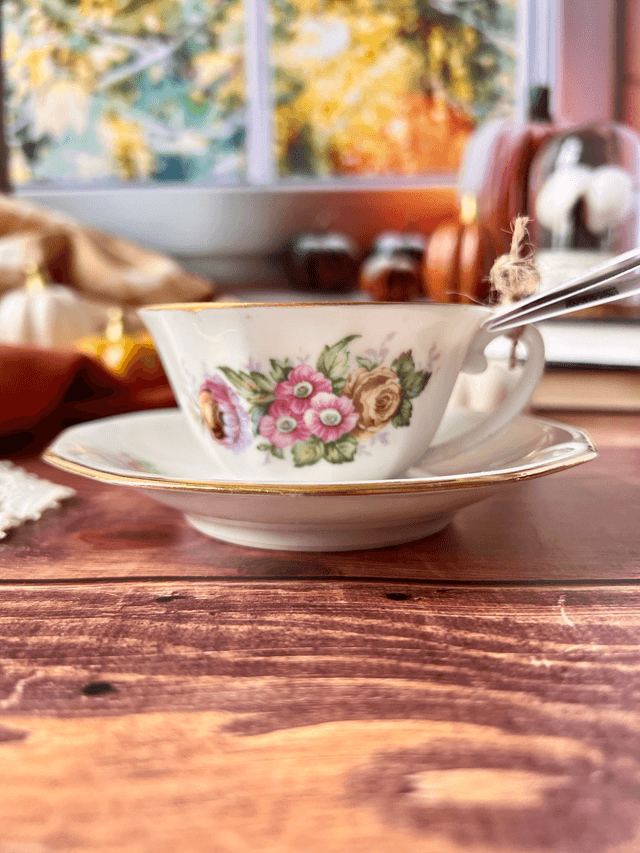 🍁 Bougie Thé noir vanille - tasse à thé "bouquet d'automne" avec sous-tasse
