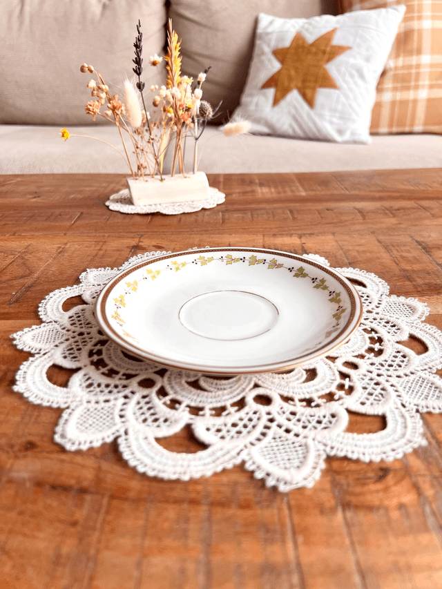 ✨ Sous tasse - en porcelaine "frise feuilles de houx"