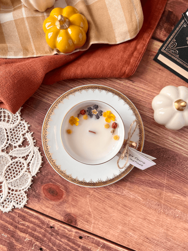 🍁 Bougie Brume matinale - tasse à café "frise or et liseré noir" avec sous-tasse