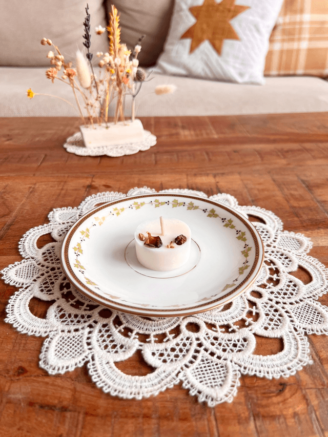 ✨ Sous tasse - en porcelaine "frise feuilles de houx"