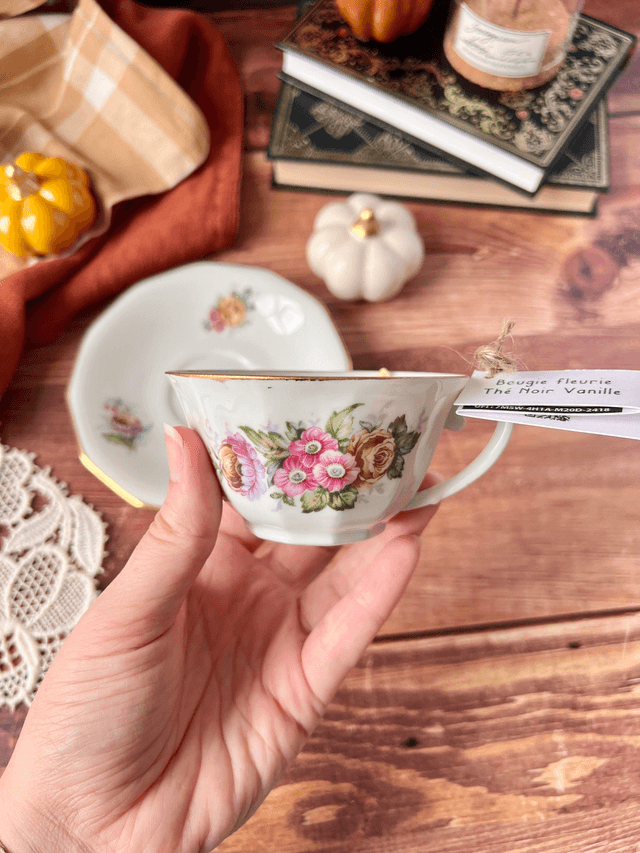 🍁 Bougie Thé noir vanille - tasse à thé "bouquet d'automne" avec sous-tasse