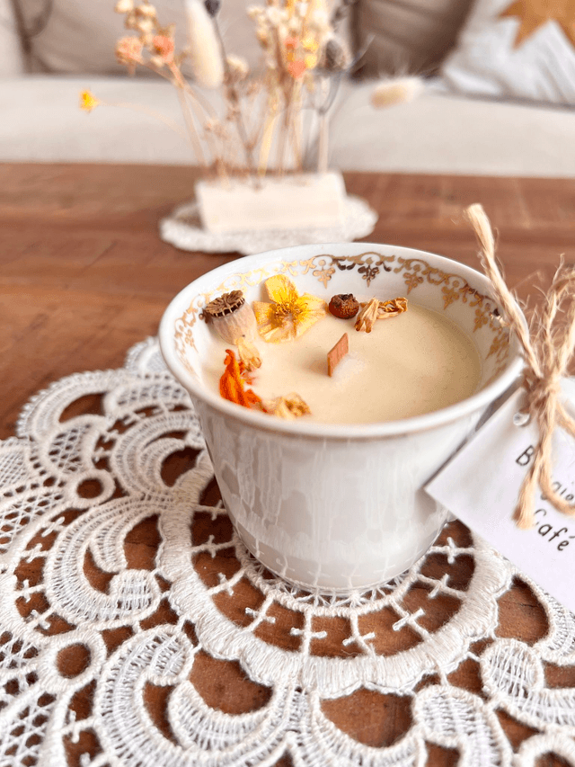 Bougie Café - tasse à café "frise dorée intérieur"