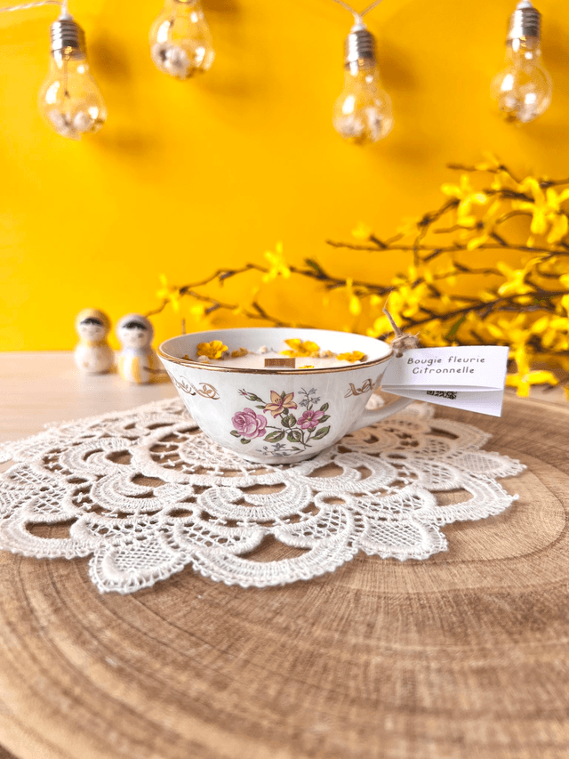 🌼 Bougie Citronnelle - tasse à thé "bouquet et frise dorée"