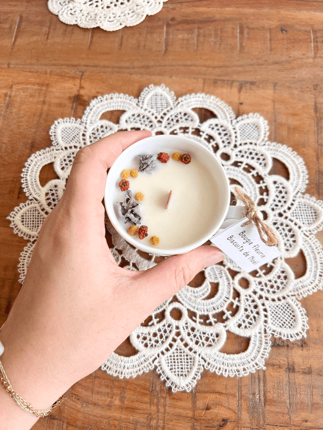 Bougie Biscuits de Noël - tasse à café "croisillons en refief"