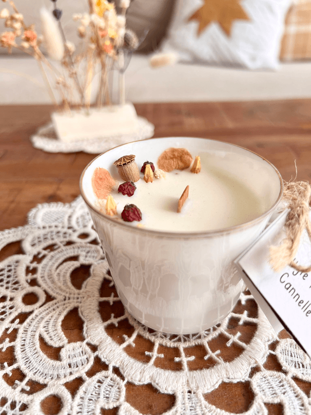 Bougie Cannelle - tasse à café "liseré doré"