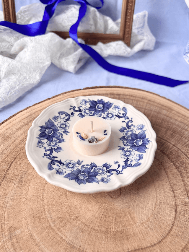 💙 Sous tasse - en porcelaine "grandes fleurs bleue"