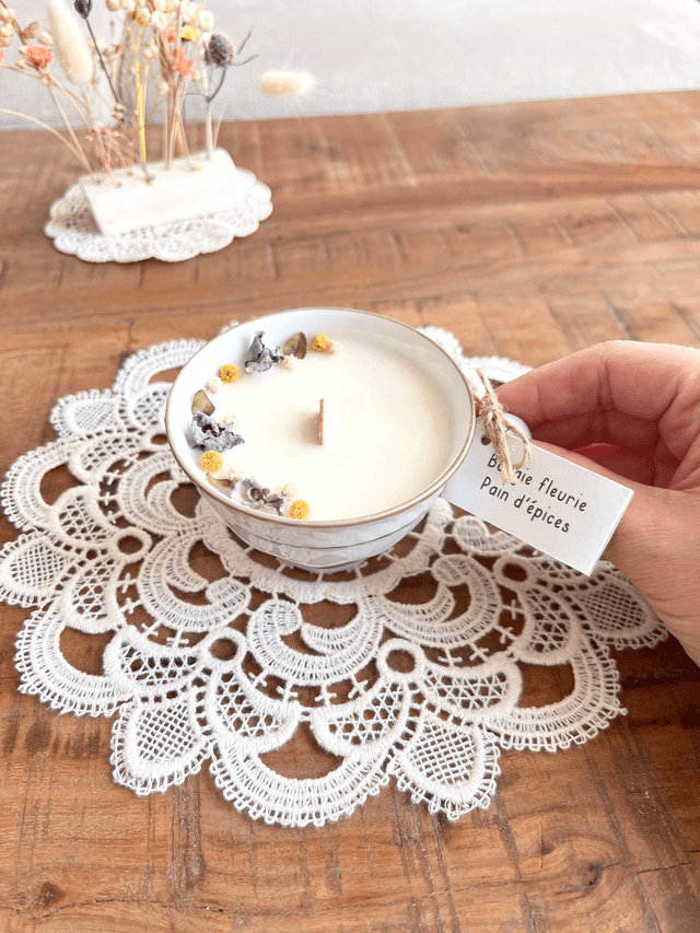 Bougie Pain d'épices - tasse à thé "sur pied"