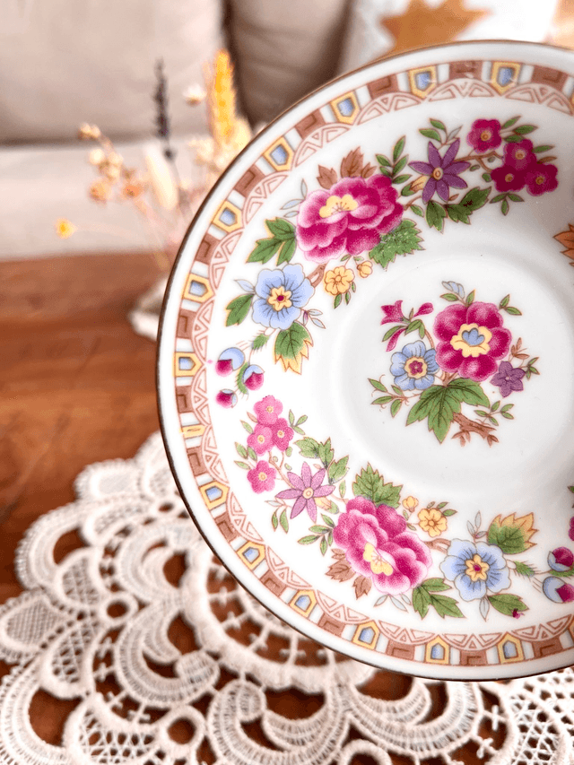 ✨ Sous tasse - en porcelaine "farandole de fleurs"