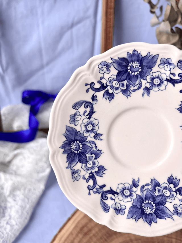 💙 Sous tasse - en porcelaine "grandes fleurs bleue"
