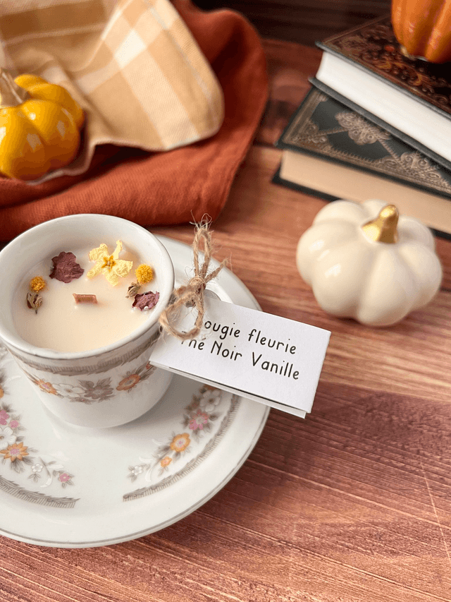 🍁 Bougie Thé noir vanille - tasse à café "fleurs d'automne" avec sous-tasse