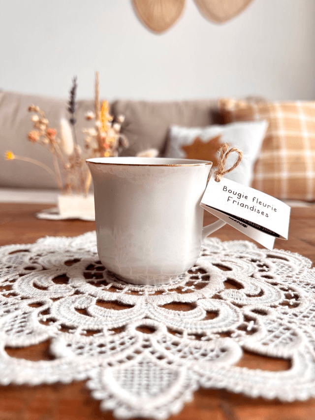 Bougie Friandises - tasse à café "liseré or"