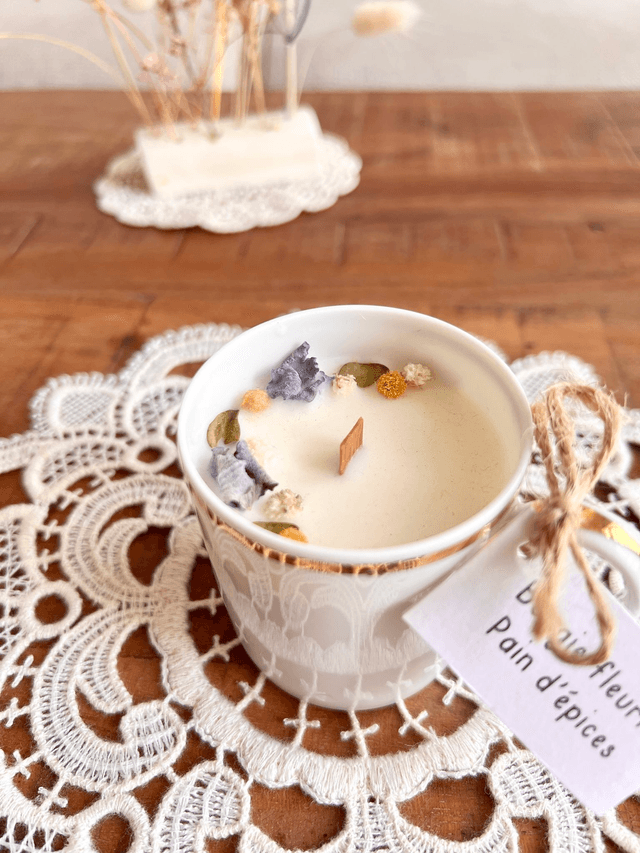 Bougie Pain d'épices - tasse à café "liseré or"
