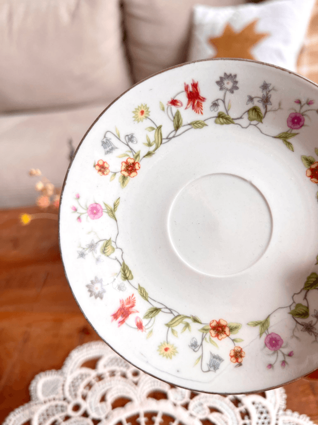 ✨ Sous tasse - en porcelaine "frise  fleurie"