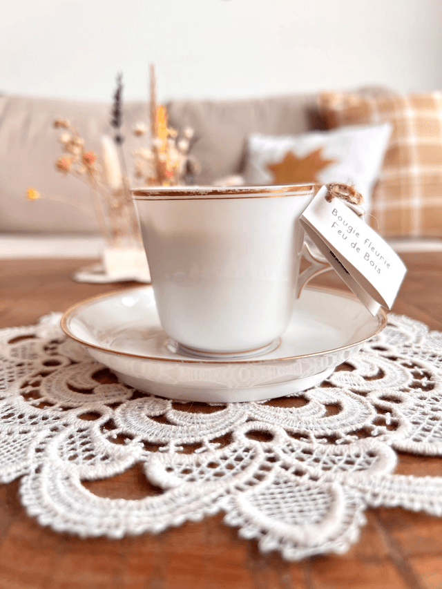 Bougie Feu de bois - tasse à café "liseré or" avec sous-tasse