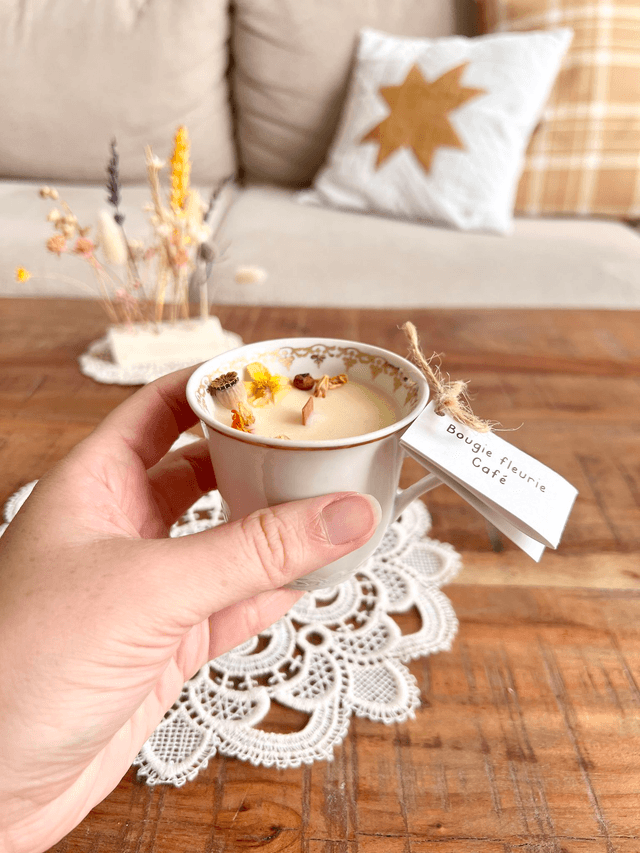 Bougie Café - tasse à café "frise dorée intérieur"