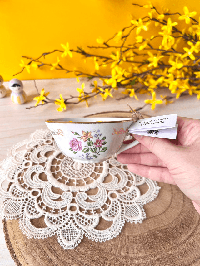 🌼 Bougie Citronnelle - tasse à thé "bouquet et frise dorée"