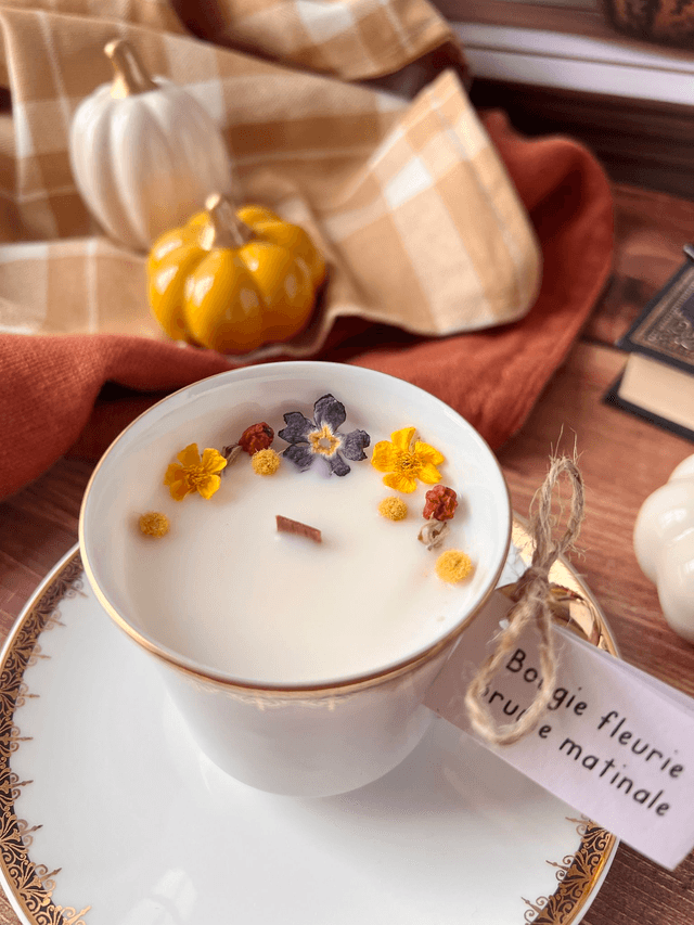 🍁 Bougie Brume matinale - tasse à café "frise or et liseré noir" avec sous-tasse