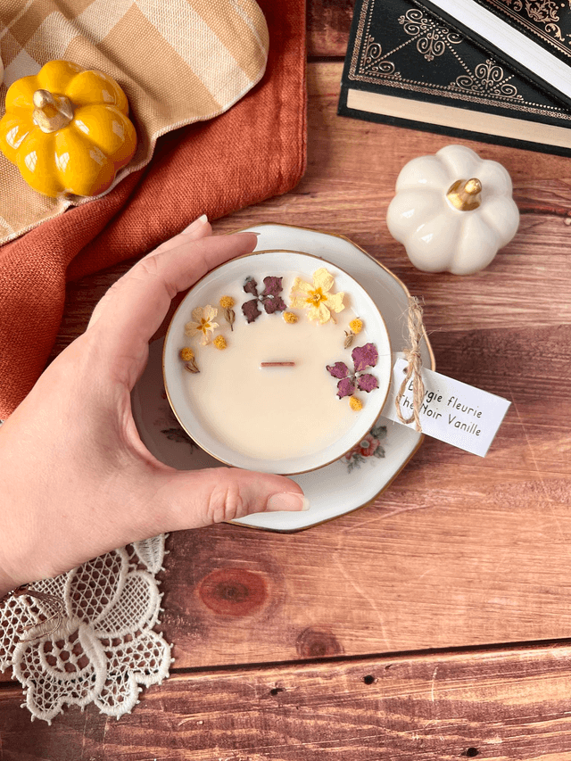 🍁 Bougie Thé noir vanille - tasse à thé "bouquet d'automne" avec sous-tasse