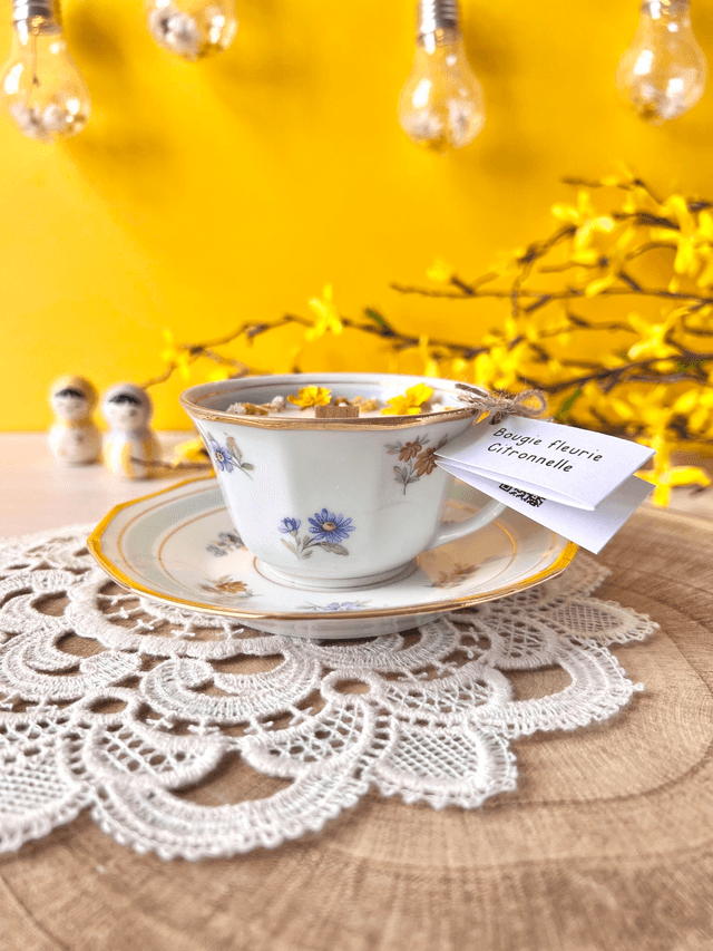 🌼 Bougie Citronnelle - tasse à thé "bouquets et liseré bleu" - avec sous-tasse