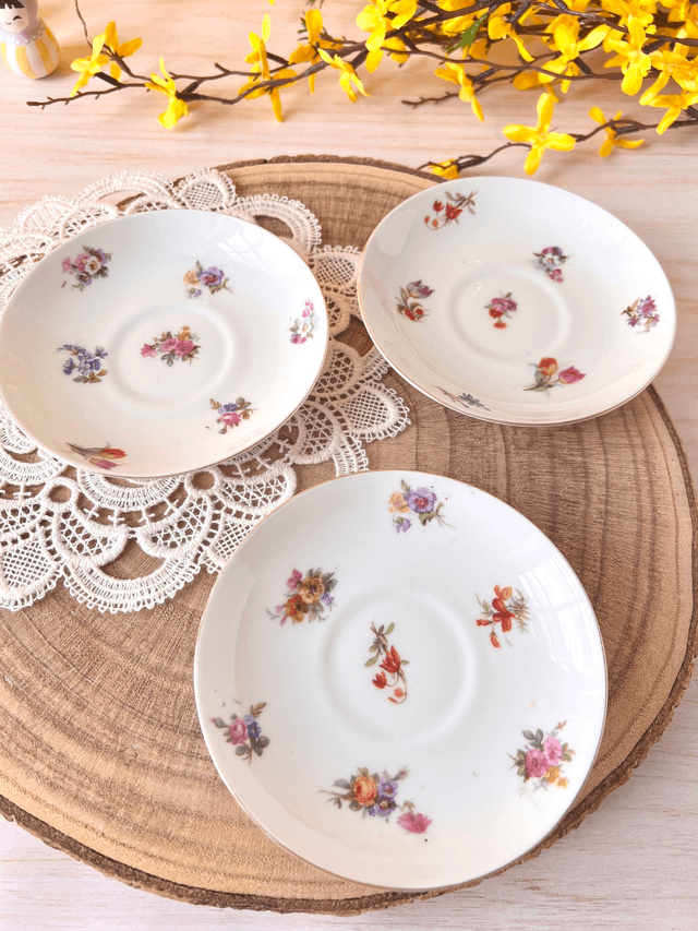 🌼 Sous tasse - en porcelaine "petits bouquets"