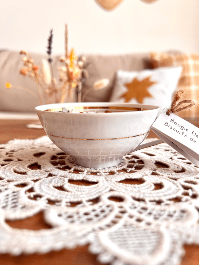 Bougie Biscuits de Noël - tasse à thé "double liseré or"