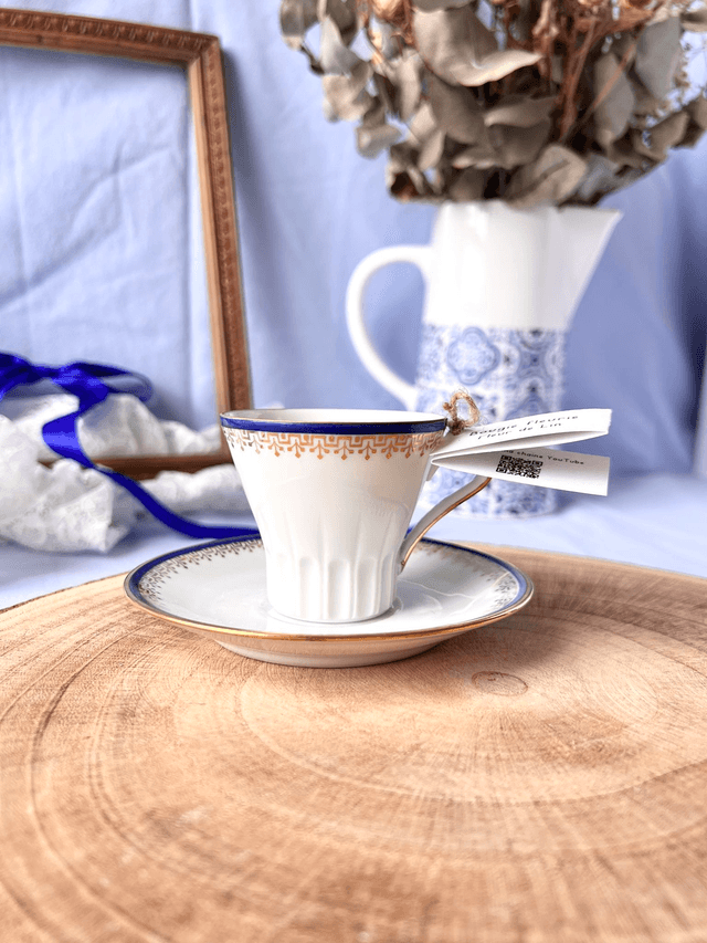 💙 Bougie Fleur de Lin - tasse à café "frise or et liseré bleu" en porcelaine avec sous tasse