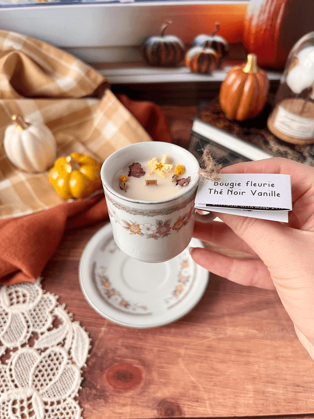 🍁 Bougie Thé noir vanille - tasse à café "fleurs d'automne" avec sous-tasse