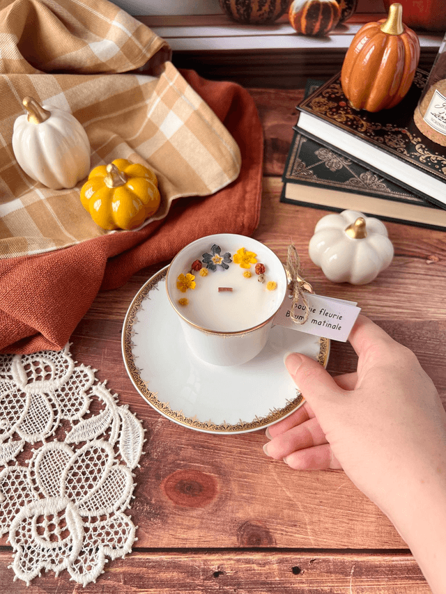 🍁 Bougie Brume matinale - tasse à café "frise or et liseré noir" avec sous-tasse