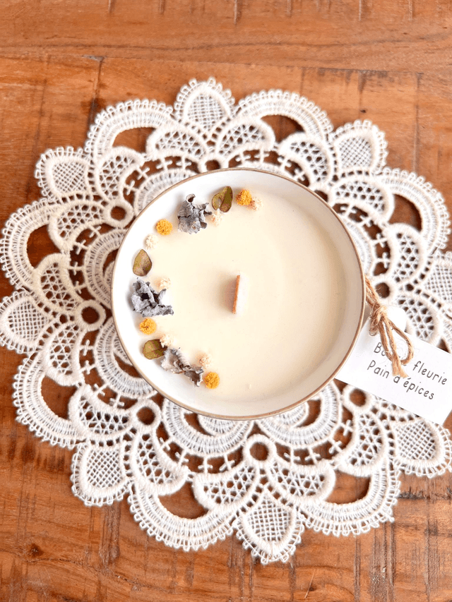 Bougie Pain d'épices - tasse à thé "sur pied"