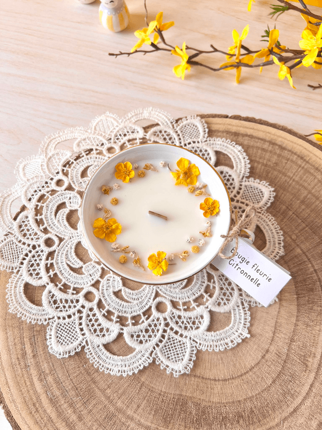 🌼 Bougie Citronnelle - tasse à thé "bouquet et frise dorée"