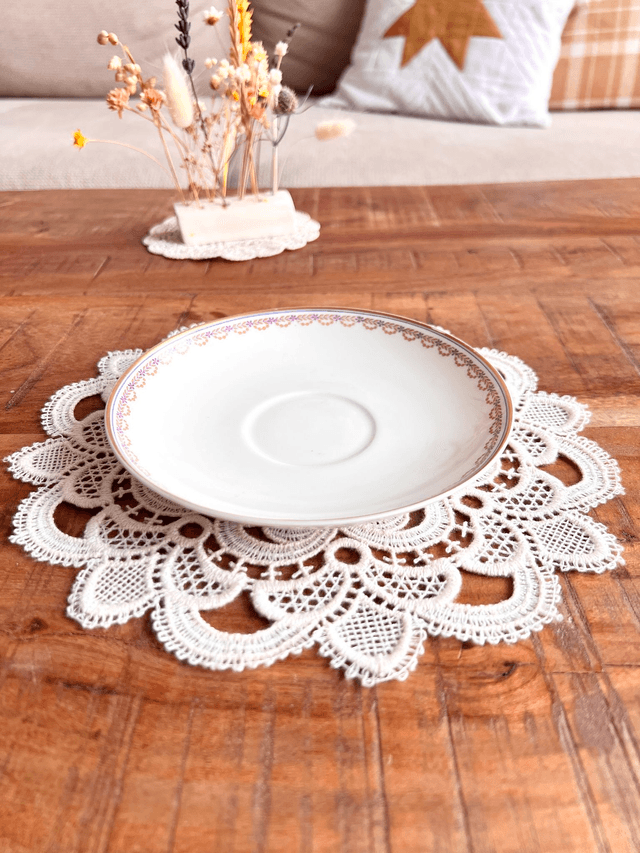 ✨ Sous tasse - en porcelaine "frise rose"