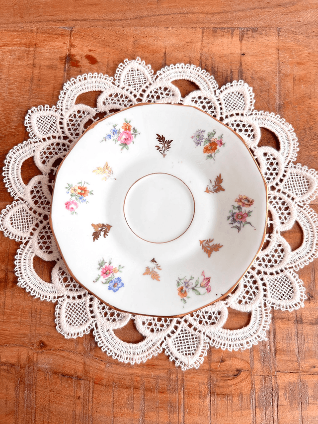 ✨ Sous tasse - en porcelaine "bouquets et feuilles d'or"