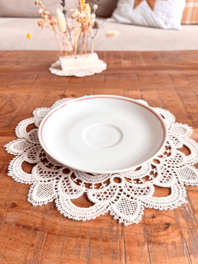 ✨ Sous tasse - en porcelaine "liseré rose"