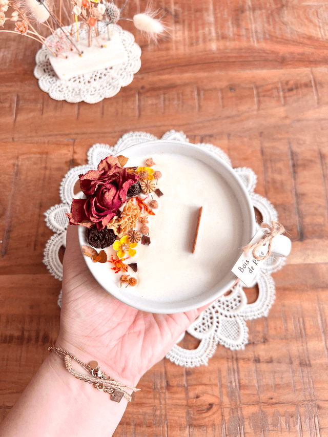 ✨ Bougie Bois de rose - grande tasse à thé "blanche"