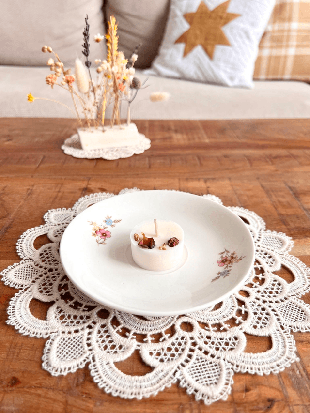 ✨ Sous tasse - en porcelaine "petites fleurs roses et bleues"