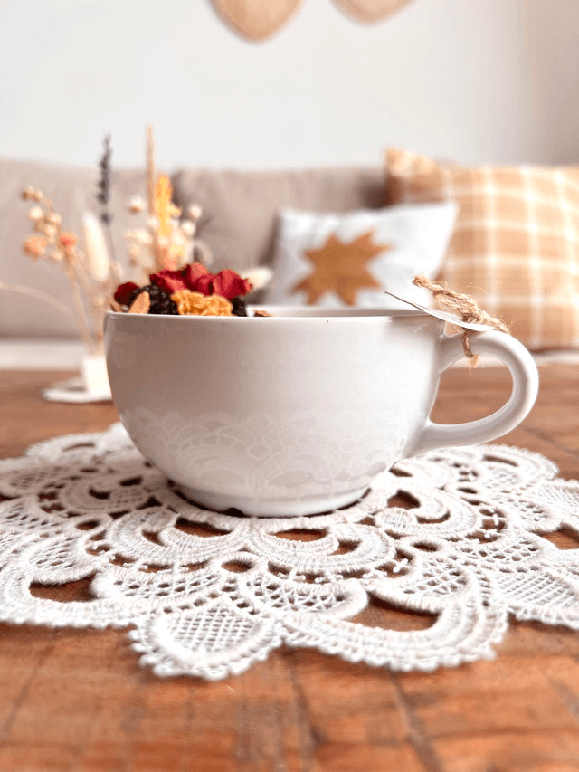 ✨ Bougie Bois de rose - grande tasse à thé "blanche"
