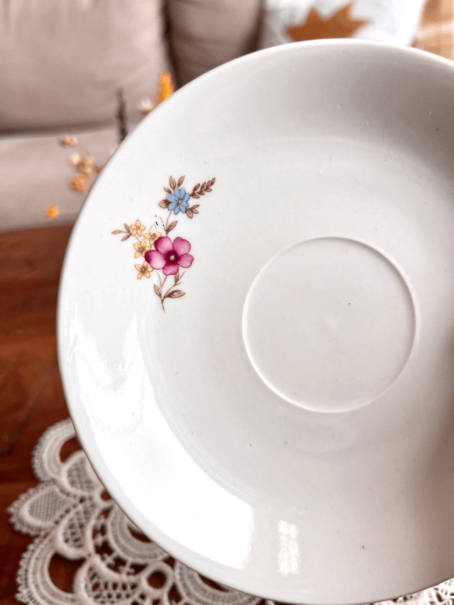 ✨ Sous tasse - en porcelaine "petites fleurs roses et bleues"