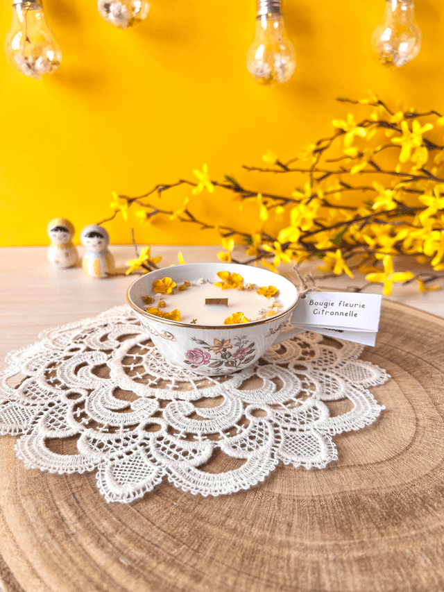🌼 Bougie Citronnelle - tasse à thé &quot;bouquet et frise dorée&quot;