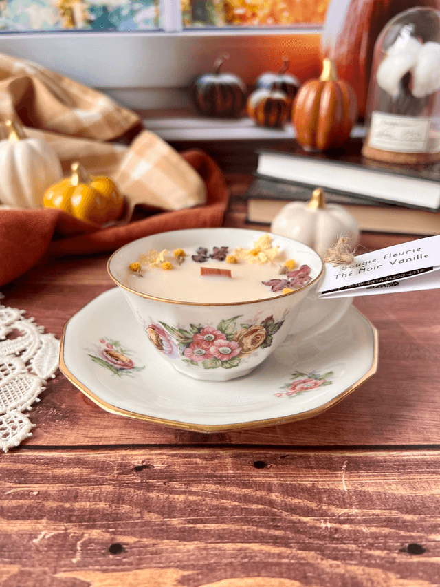 🍁 Bougie Thé noir vanille - tasse à thé &quot;bouquet d&#039;automne&quot; avec sous-tasse
